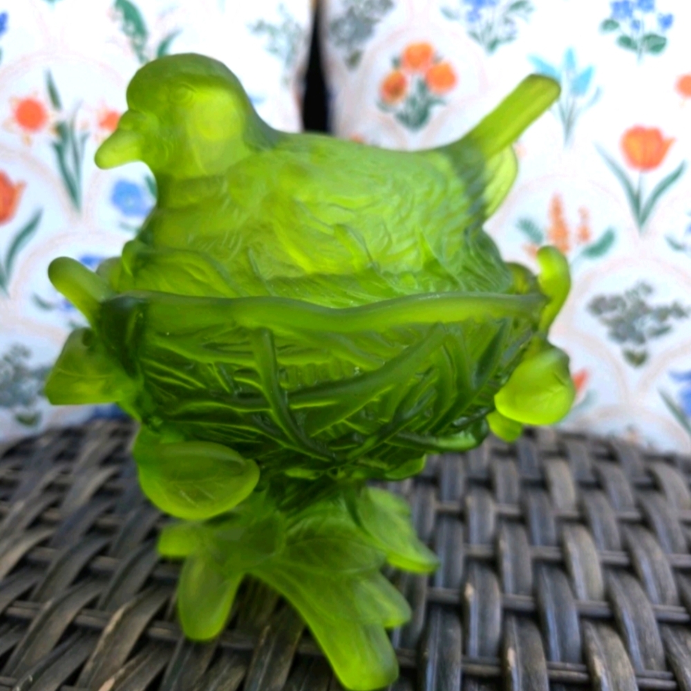 Green Glass Nesting Bird/Robin/Hen. Candydish VTG Westmoreland